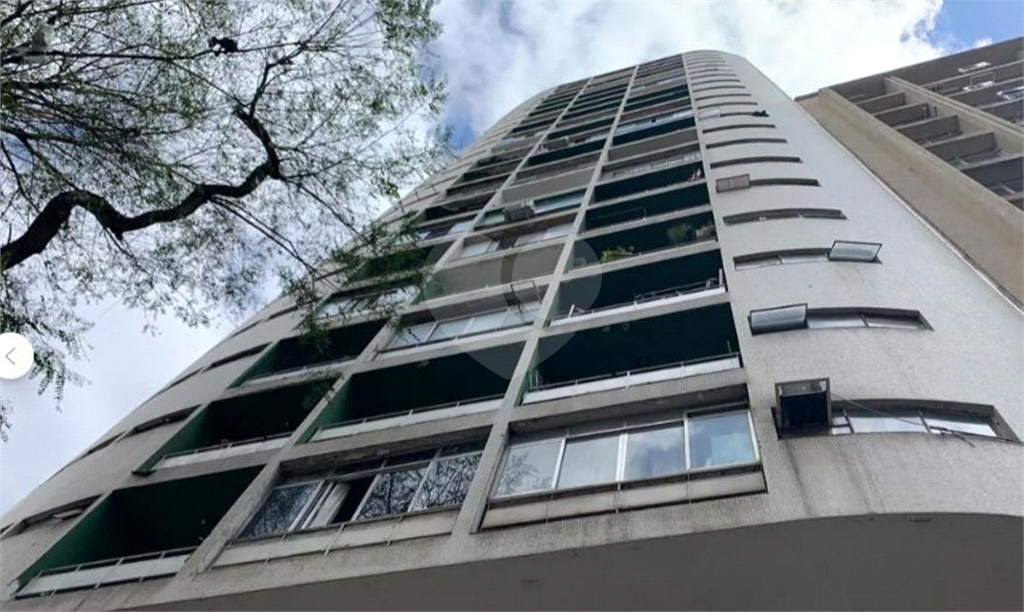 APARTAMENTO em CENTRO