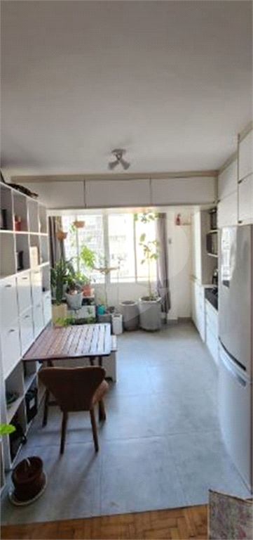 APARTAMENTO em CENTRO