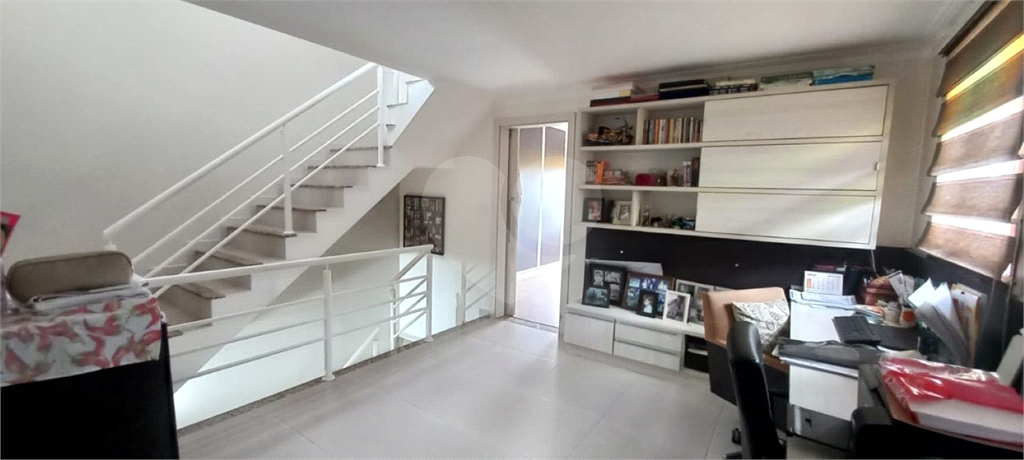 Casa de Condomínio à venda com 4 quartos, 223m² - Foto 3