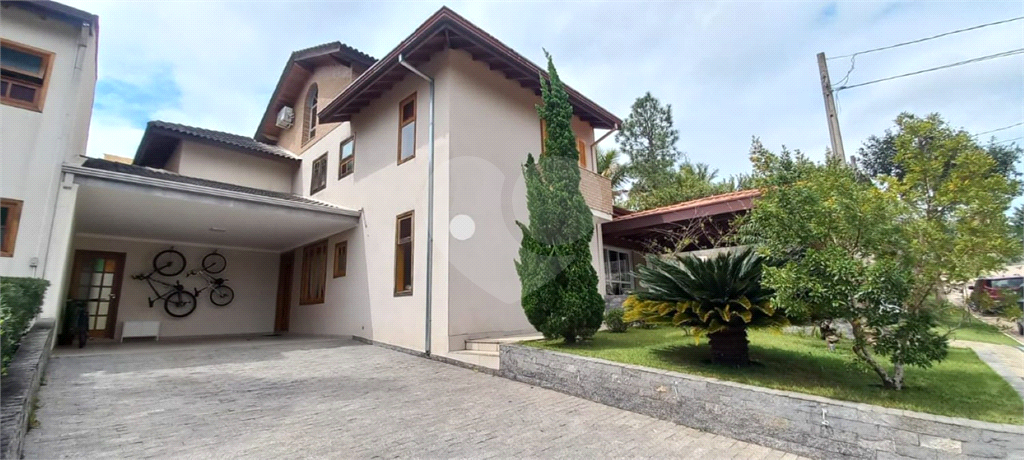 Casa de Condomínio à venda com 4 quartos, 223m² - Foto 1