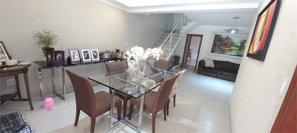 Casa de Condomínio à venda com 4 quartos, 223m² - Foto 2