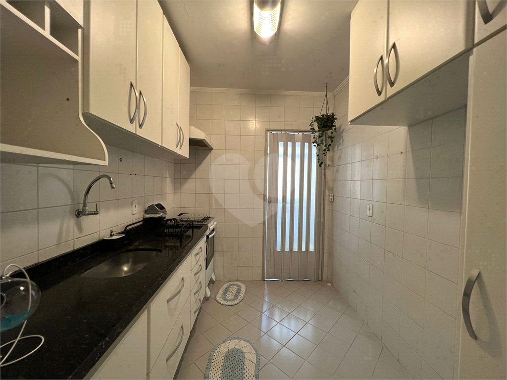 Apartamento à venda com 3 quartos, 64m² - Foto 2