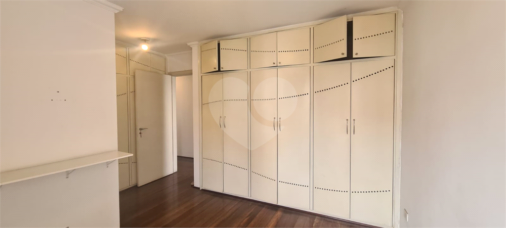 APARTAMENTO em MOEMA