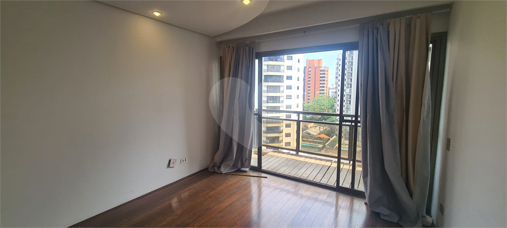 APARTAMENTO em MOEMA