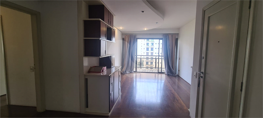APARTAMENTO em MOEMA
