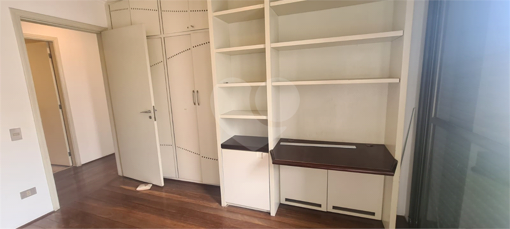 APARTAMENTO em MOEMA