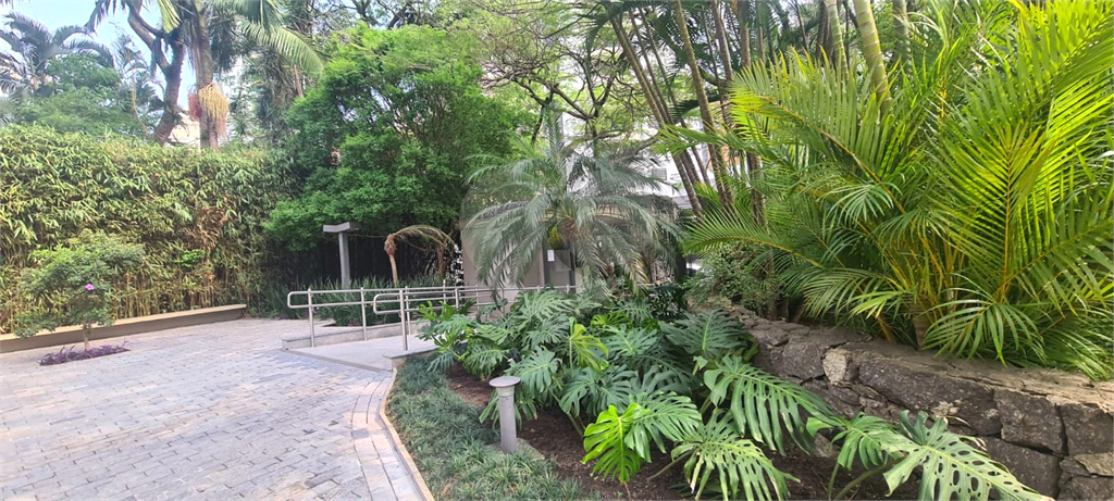 APARTAMENTO em MOEMA