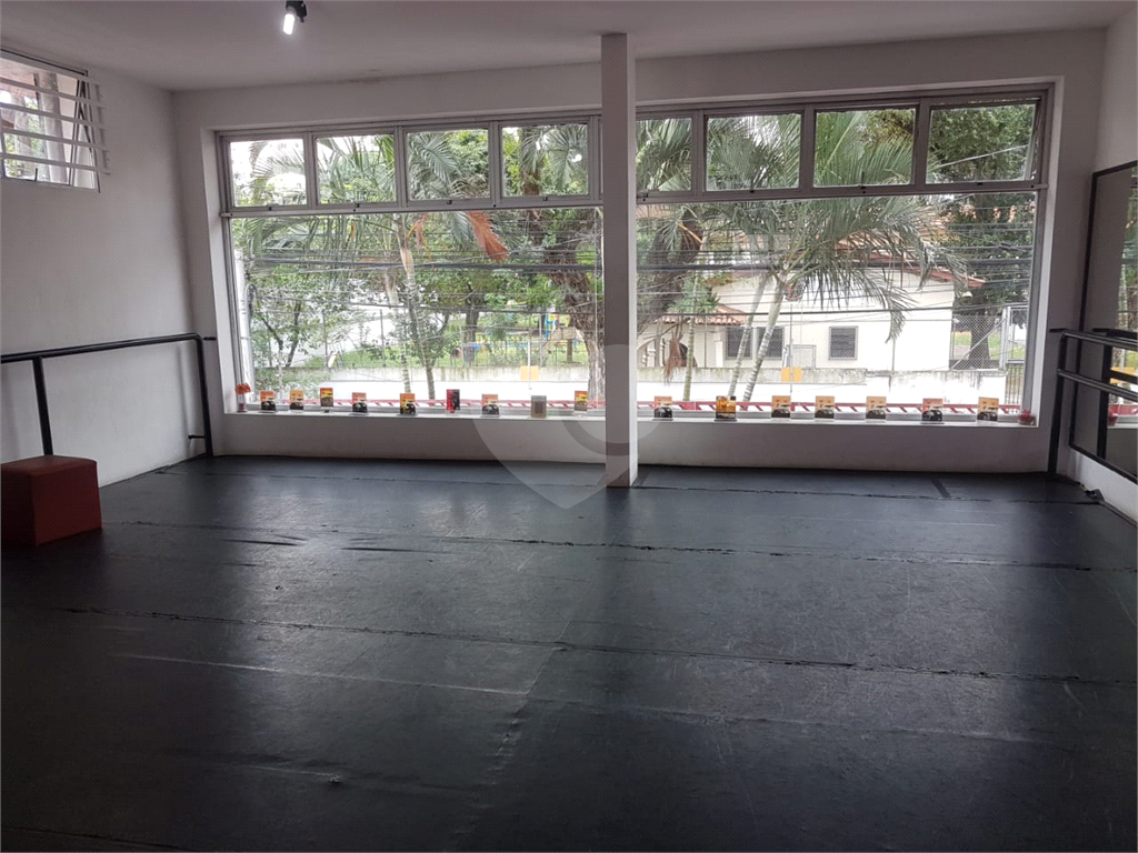 Prédio Comercial com 700m² de área construída
