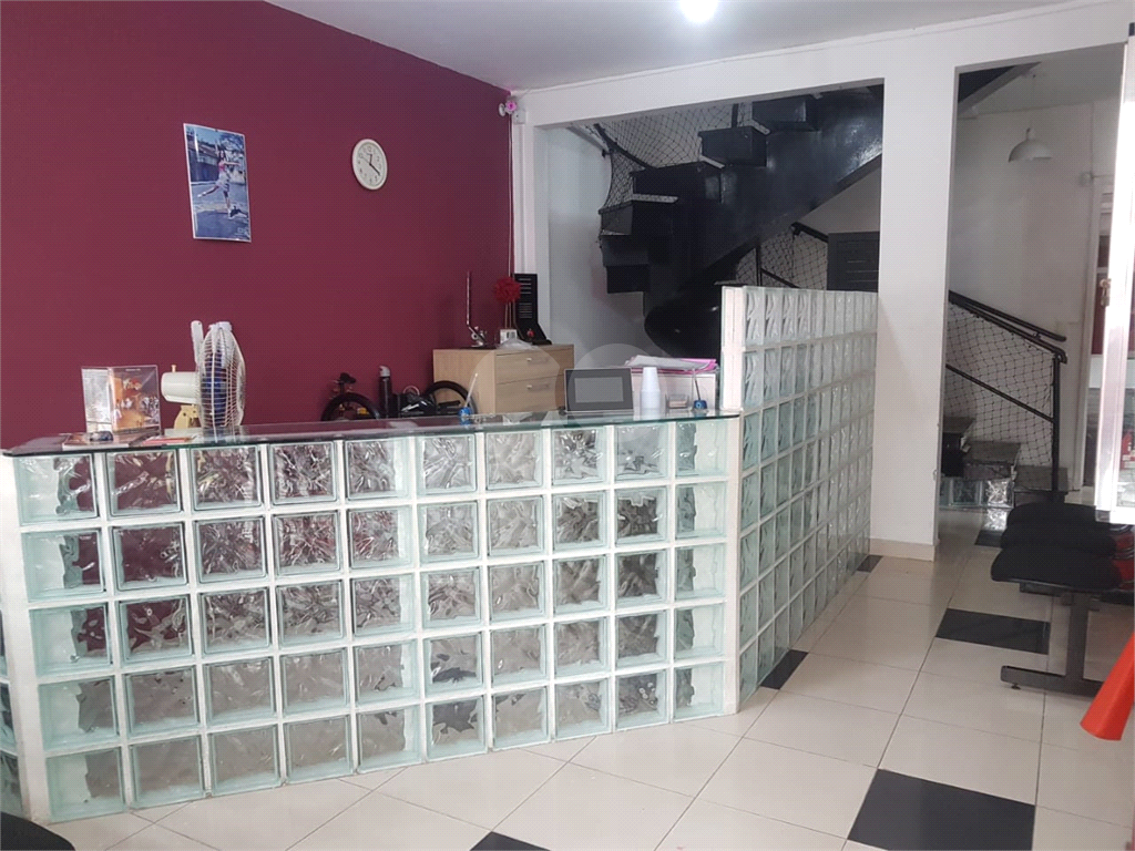 Prédio Comercial com 700m² de área construída