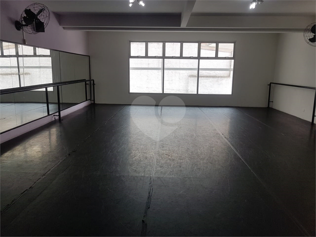 Prédio Comercial com 700m² de área construída