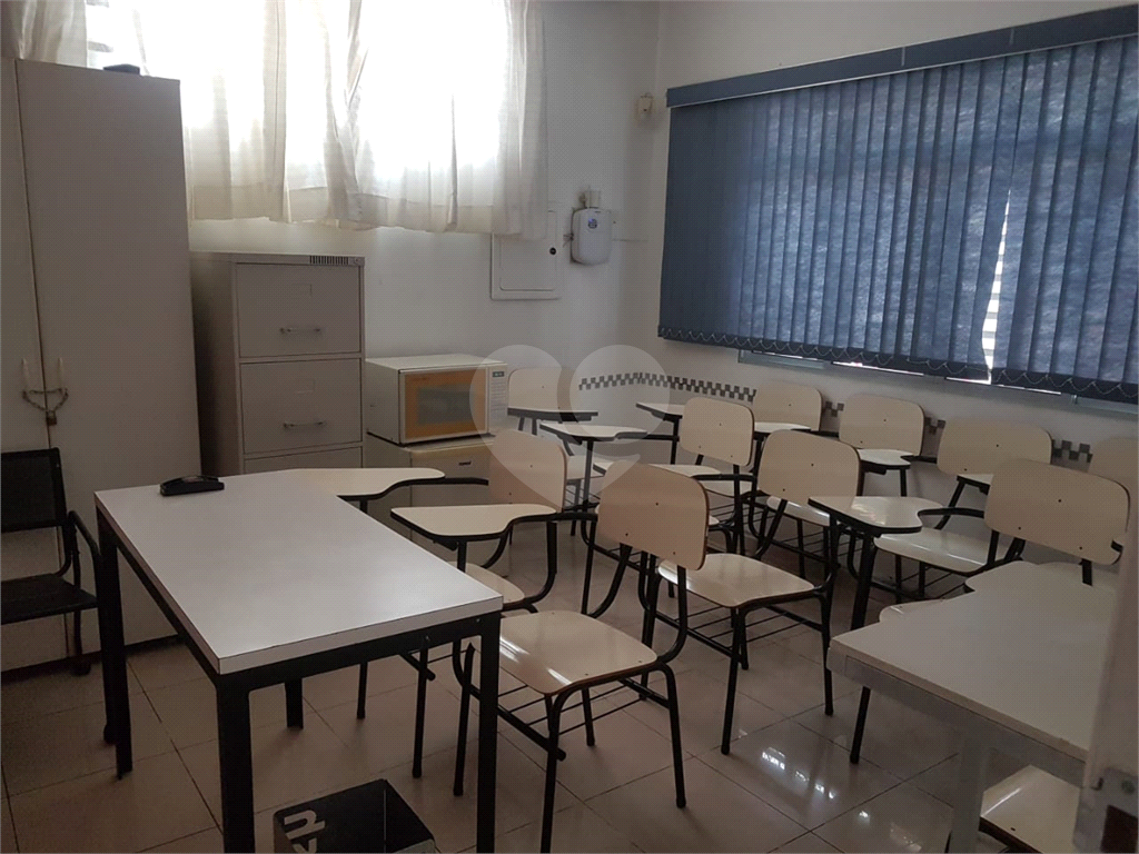Prédio Comercial com 700m² de área construída