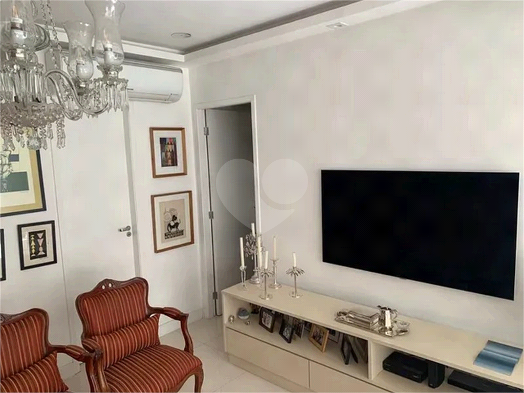 Apartamento Residencial VILA MARIANA Área Útil: 79,3 m²