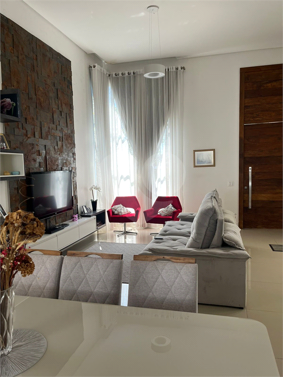 Casa de Condomínio à venda com 3 quartos, 219m² - Foto 1