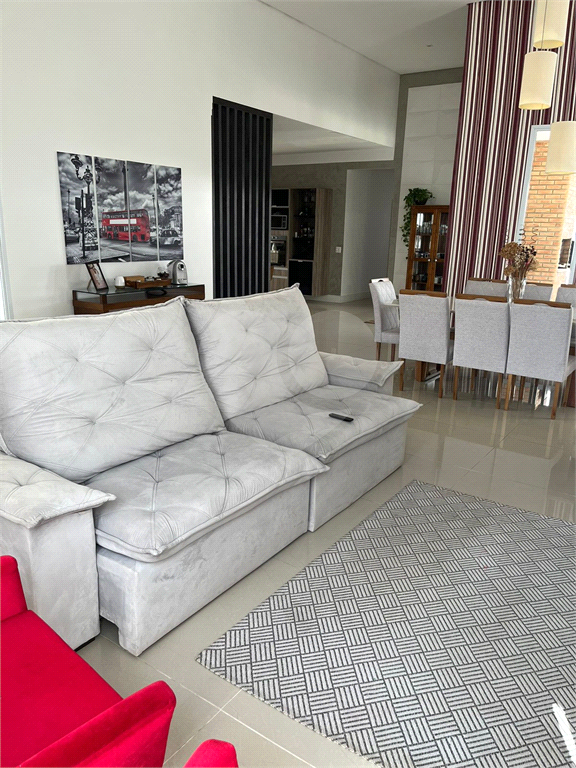 Casa de Condomínio à venda com 3 quartos, 219m² - Foto 3