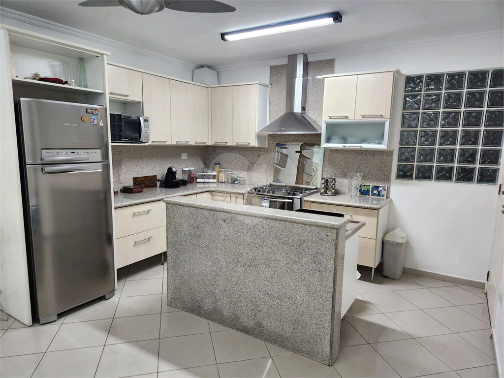 Casa a Venda em SBC-250 m2-3 dormitórios
