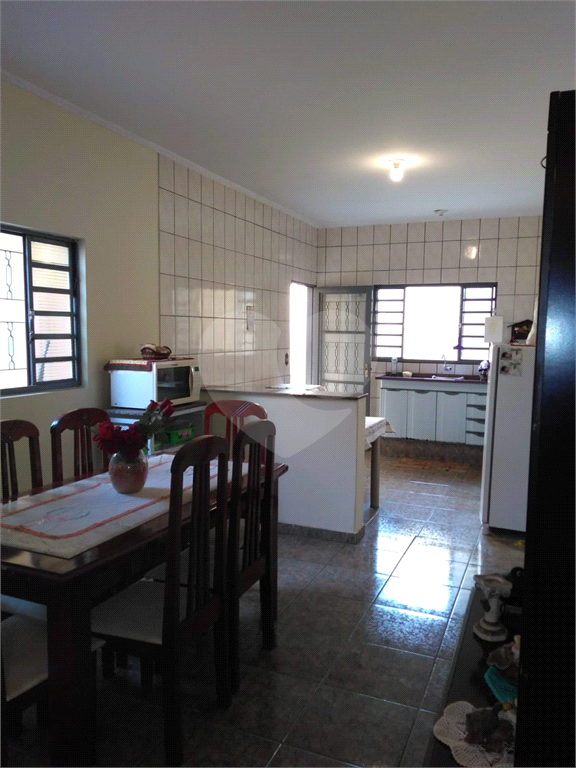 Casa à venda com 3 quartos, 105m² - Foto 1