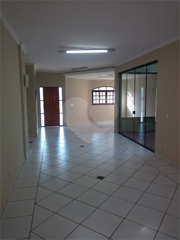 Sobrado à venda com 4 quartos, 329m² - Foto 1