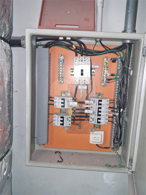 PRÉDIO  COMERCIAL DE 3 ANDARES EM PINHEIROS PRÓXIMO A FARIA LIMA  - SUPER REFORMADO