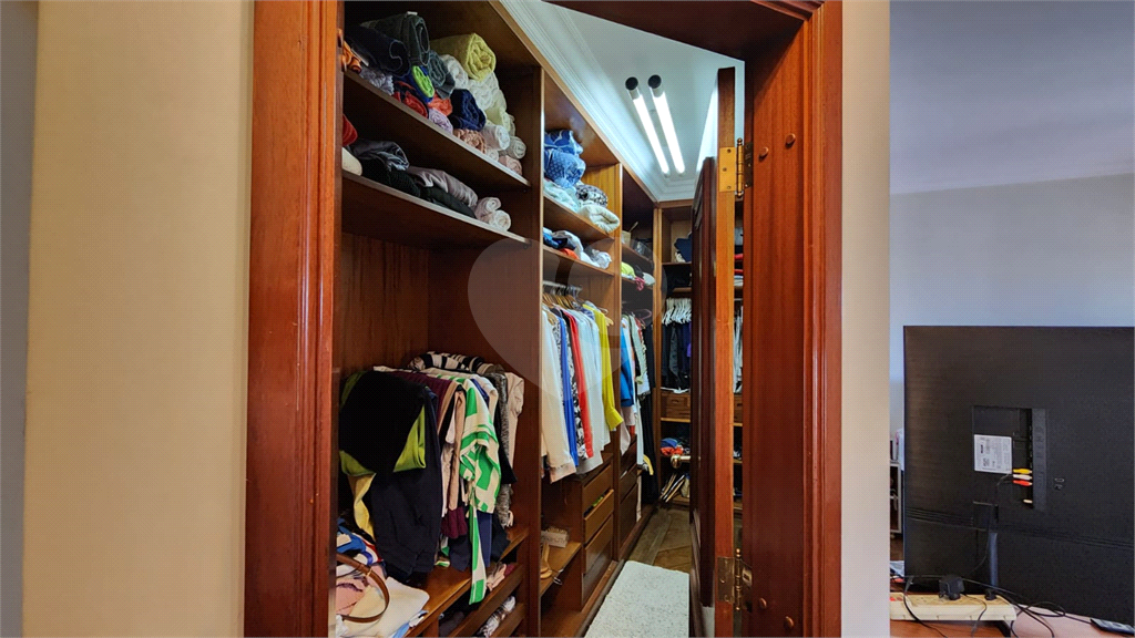 APTO 4 DORM (SUÍTES) E 5 GARAGENS NA SAÚDE
