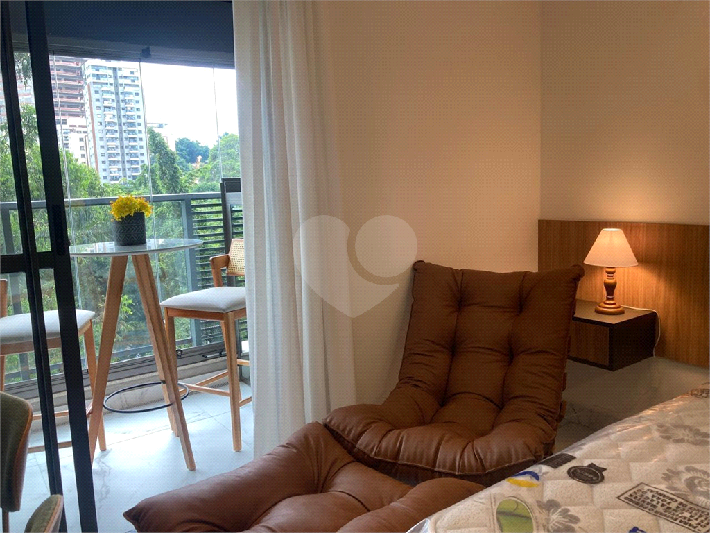 APARTAMENTO em PINHEIROS