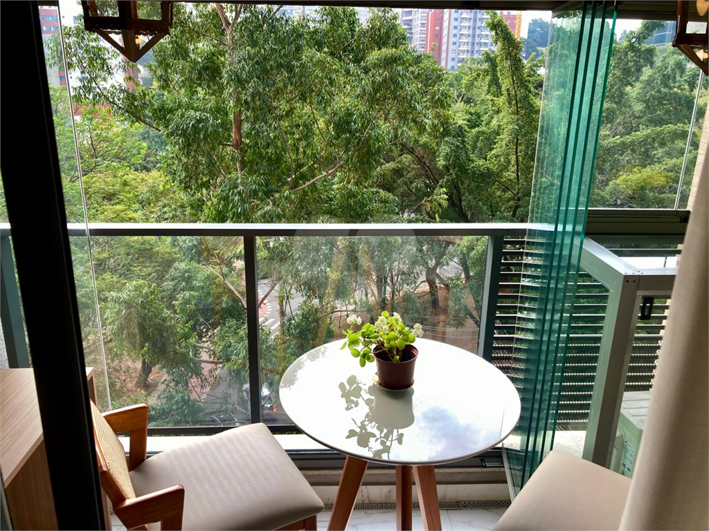 APARTAMENTO em PINHEIROS