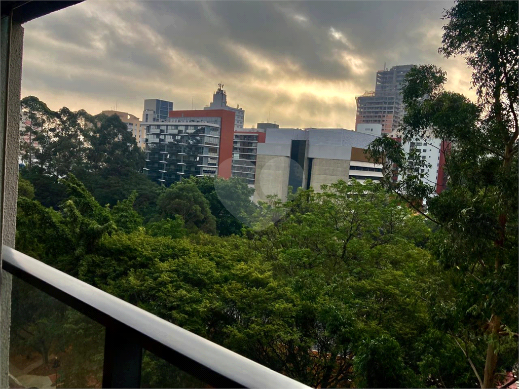 APARTAMENTO em PINHEIROS