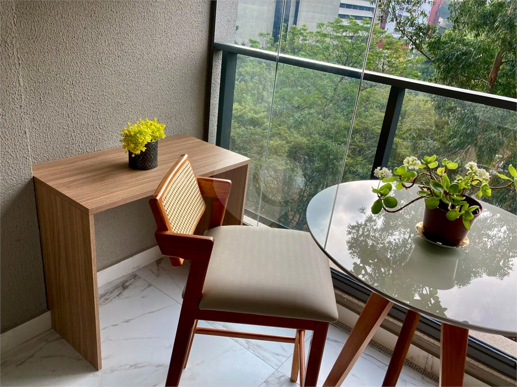 APARTAMENTO em PINHEIROS