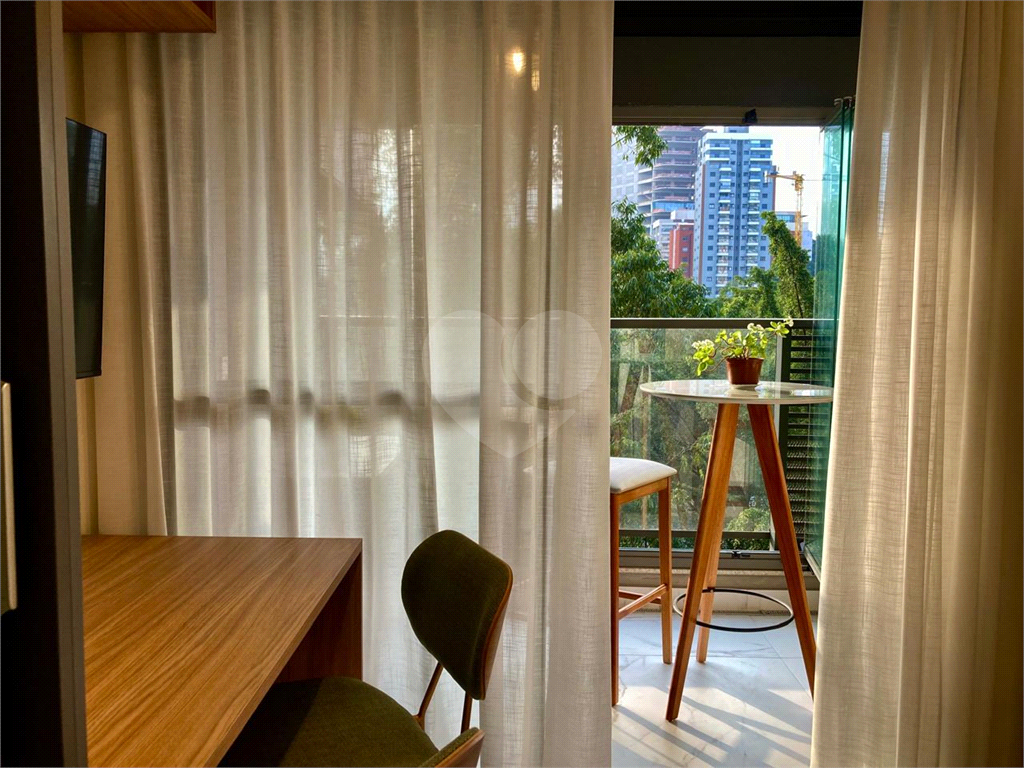 APARTAMENTO em PINHEIROS