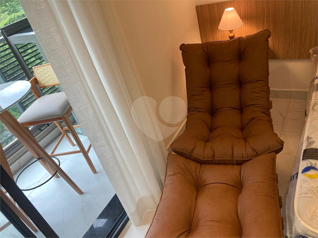 APARTAMENTO em PINHEIROS