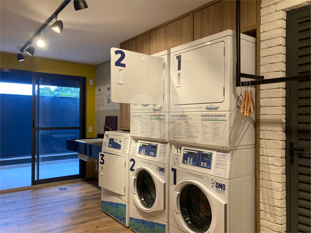 APARTAMENTO em PINHEIROS