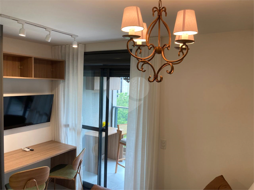 APARTAMENTO em PINHEIROS