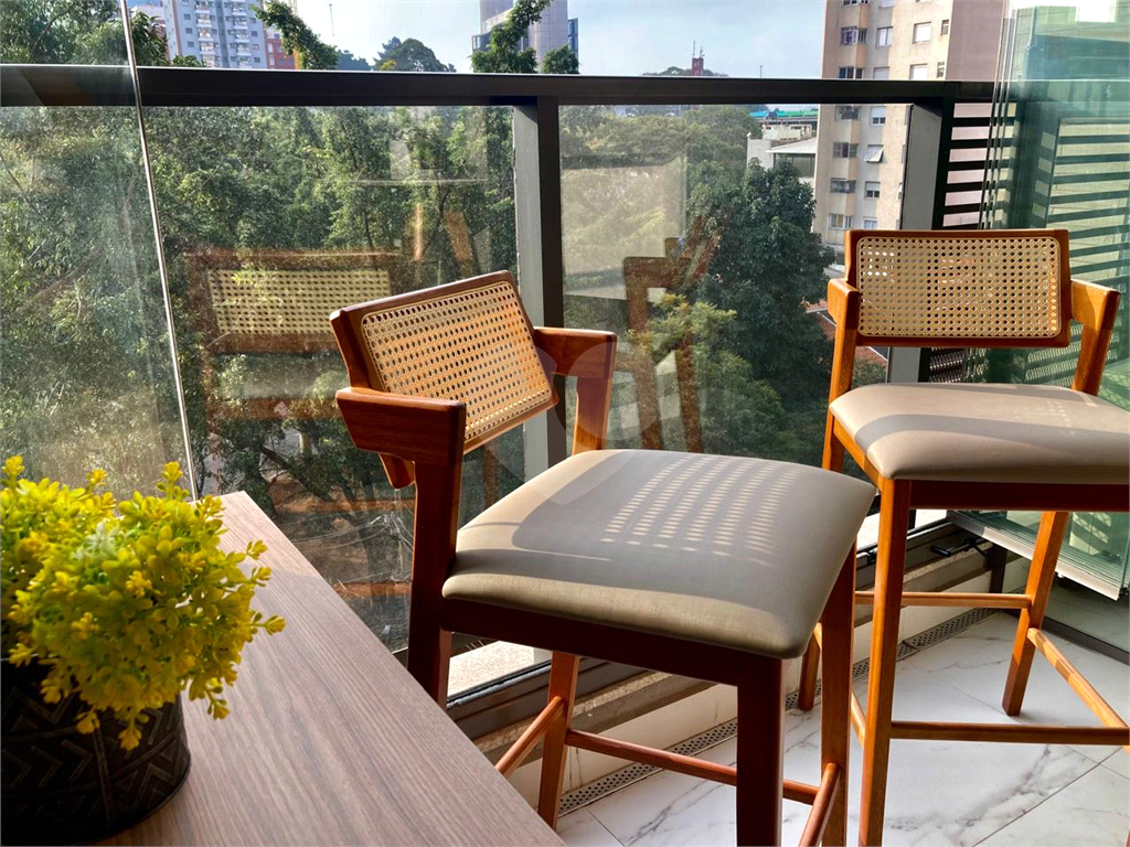 APARTAMENTO em PINHEIROS