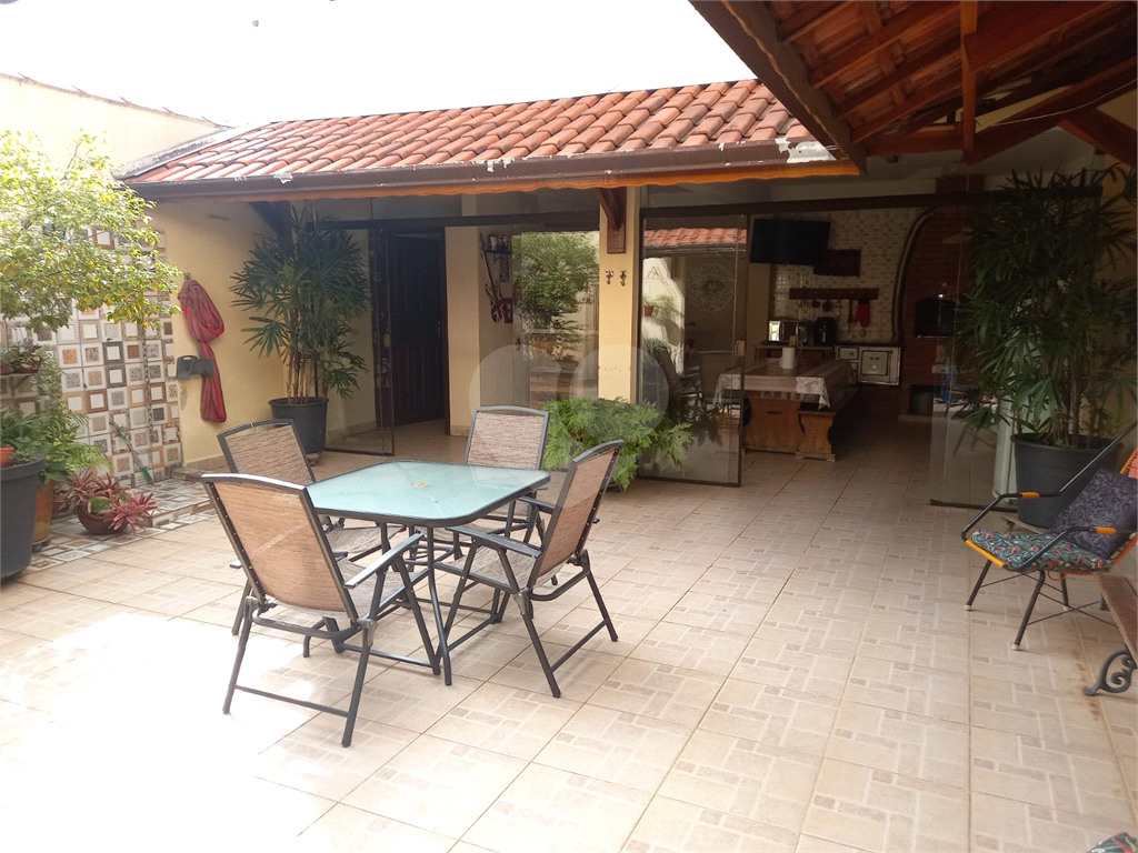 Casa à venda com 3 quartos, 200m² - Foto 18