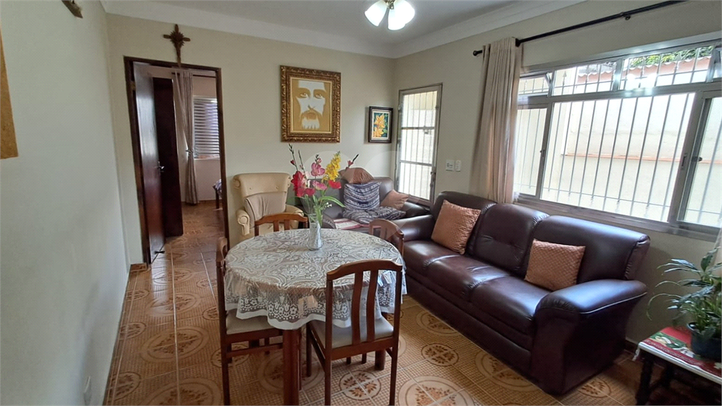 Casa Assobradada à venda | 250 m² | 3 dormitórios | 3 vagas na Parada Inglesa!