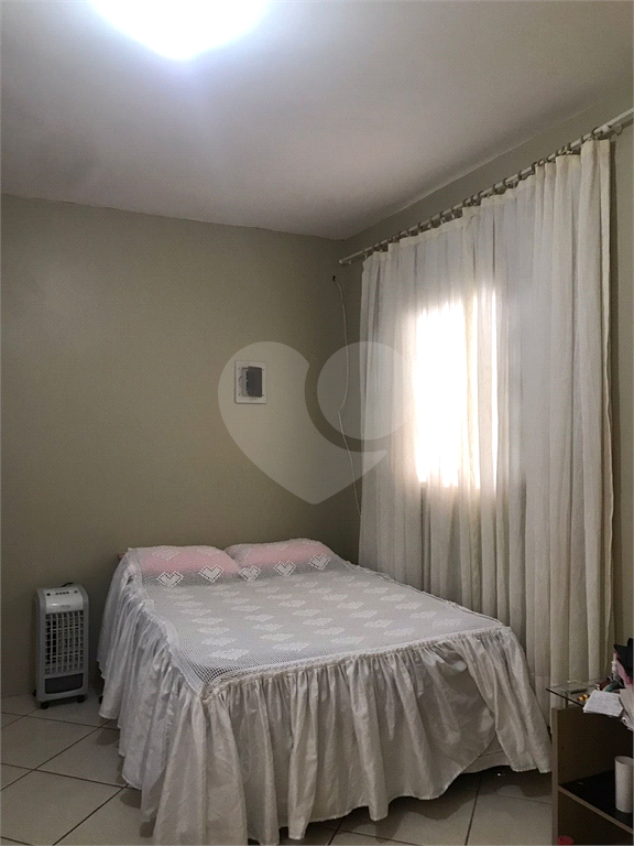 Casa à venda com 4 quartos, 138m² - Foto 1