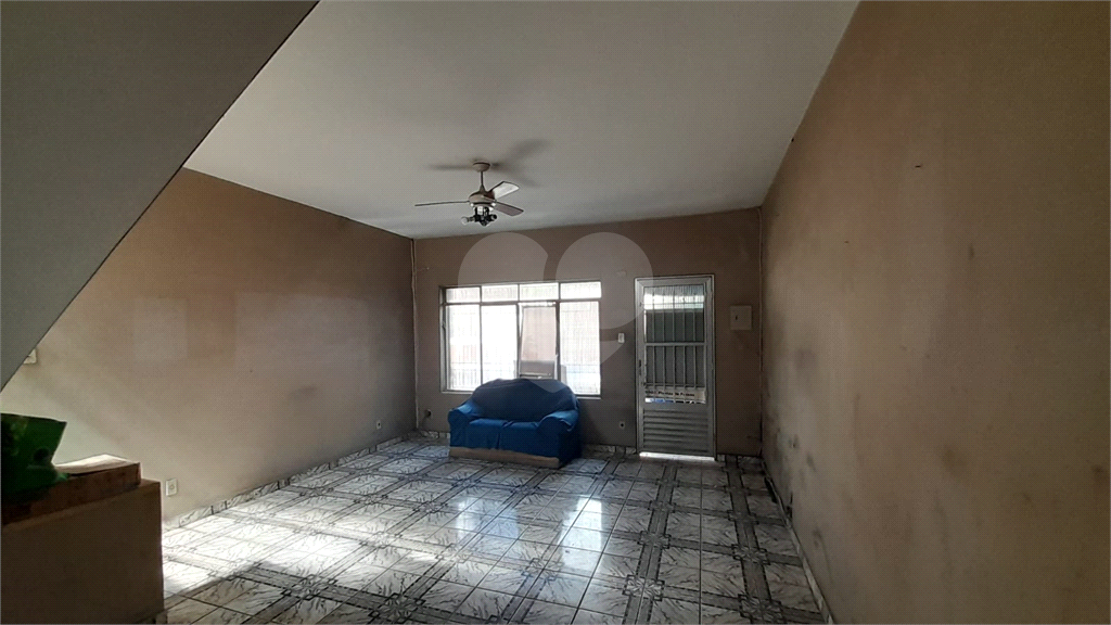 Casa  de  Vila -  100 m2  -  Terreno  48  m2 - 2  dormitorios,  sala,  cozinha,  1 banheiro,  lavand