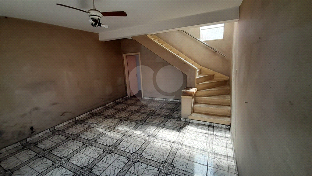 Casa  de  Vila -  100 m2  -  Terreno  48  m2 - 2  dormitorios,  sala,  cozinha,  1 banheiro,  lavand