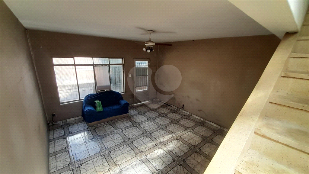 Casa  de  Vila -  100 m2  -  Terreno  48  m2 - 2  dormitorios,  sala,  cozinha,  1 banheiro,  lavand