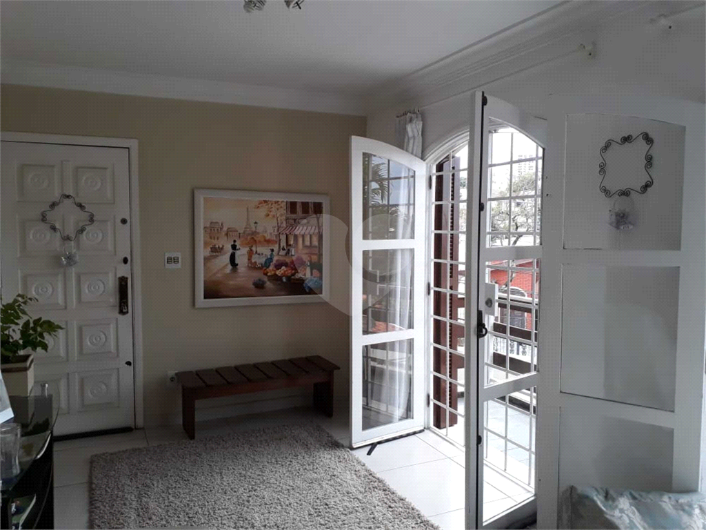 Casa à venda com 3 quartos, 228m² - Foto 1