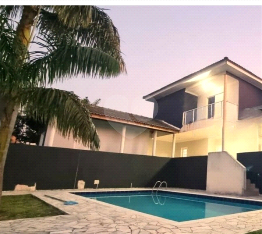 Casa de Condomínio para alugar com 5 quartos, 365m² - Foto 1