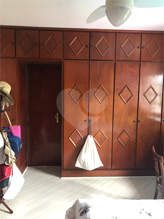 Casa em condomínio à venda em Alphaville com 4 suítes e 4 vagas