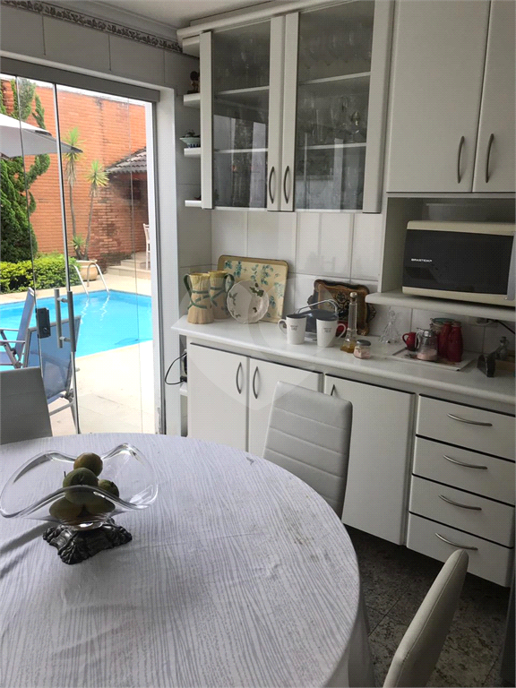 Casa em condomínio à venda em Alphaville com 4 suítes e 4 vagas