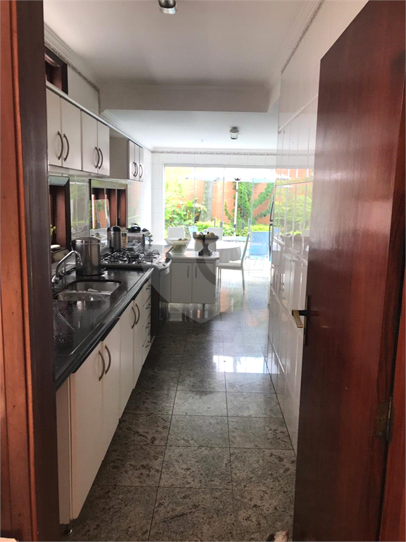 Casa em condomínio à venda em Alphaville com 4 suítes e 4 vagas