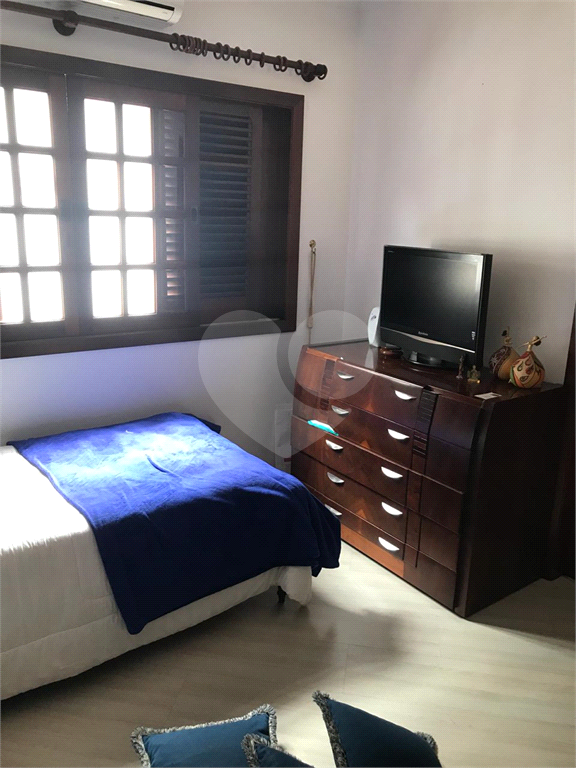 Casa em condomínio à venda em Alphaville com 4 suítes e 4 vagas
