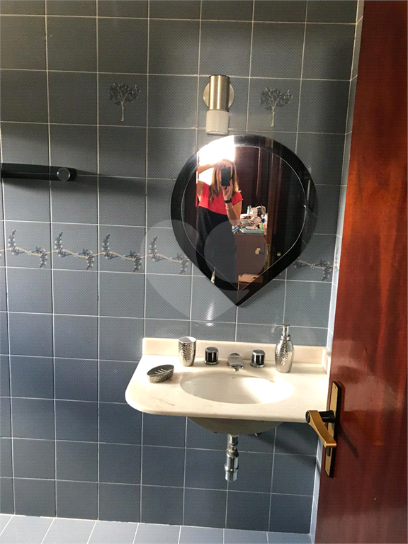 Casa em condomínio à venda em Alphaville com 4 suítes e 4 vagas