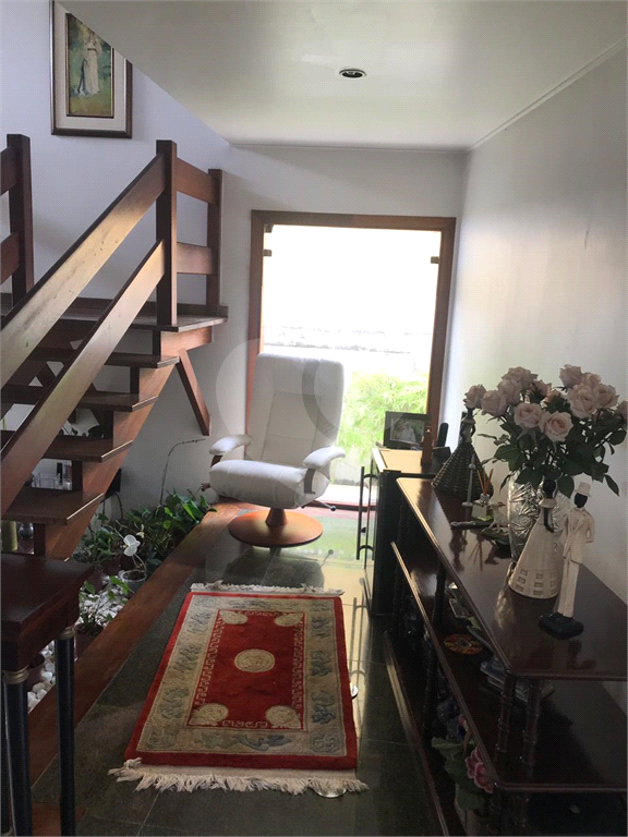 Casa em condomínio à venda em Alphaville com 4 suítes e 4 vagas