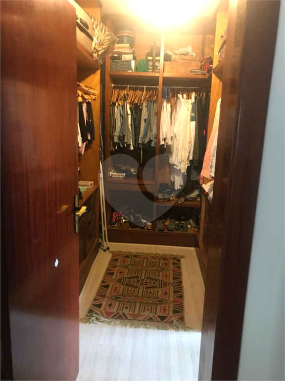 Casa em condomínio à venda em Alphaville com 4 suítes e 4 vagas