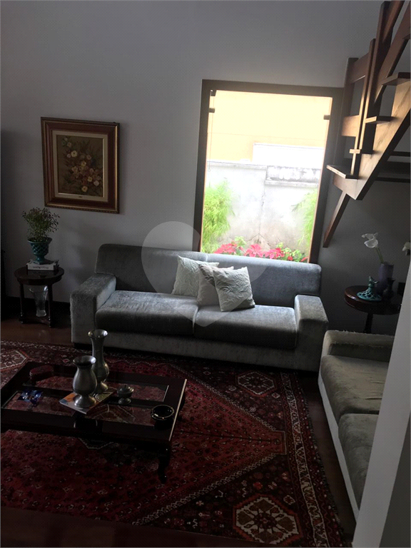 Casa em condomínio à venda em Alphaville com 4 suítes e 4 vagas