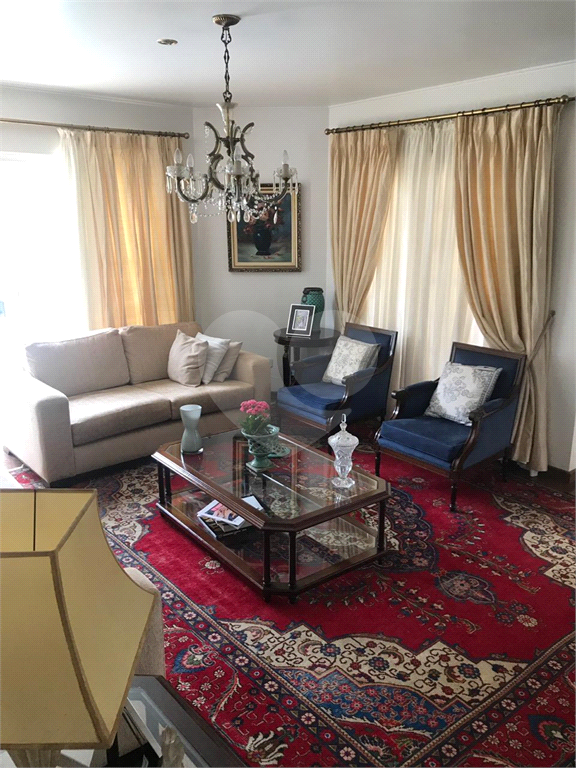 Casa em condomínio à venda em Alphaville com 4 suítes e 4 vagas