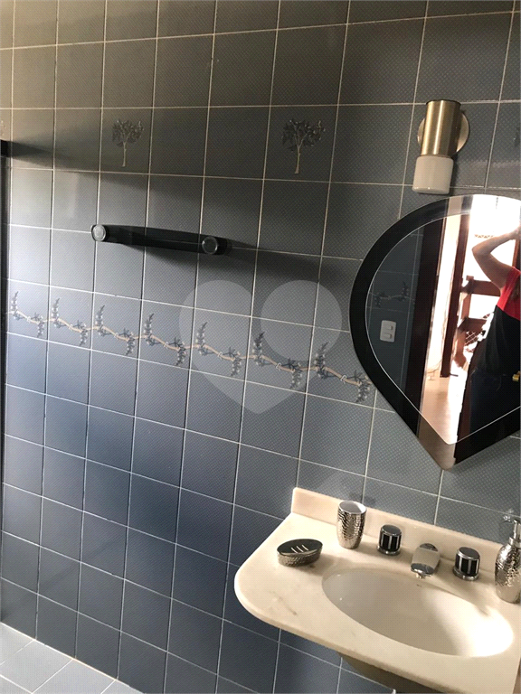 Casa em condomínio à venda em Alphaville com 4 suítes e 4 vagas